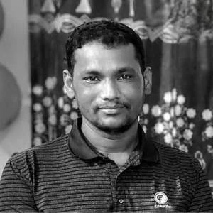 বাসের ধাক্কায় প্রাণ গেল যাত্রীর, যাত্রীছাউনিতে মিলল পালিয়ে যাওয়া চালকের মরদেহ