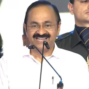 কেরালার মুখ্যমন্ত্রী হিসেবে শপথ নিলেন কংগ্রেসের ভিডি সাতিসান