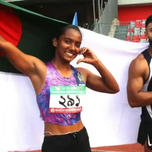 শিরিন ছুঁয়ে ফেললেন বিউটিকে