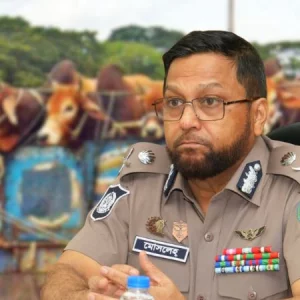 পশুবাহী গাড়ি নিয়ে টানাটানি করলে ইজারাদারের বিরুদ্ধে কঠোর ব্যবস্থা: ডিএমপি কমিশনার