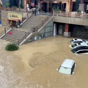 চীনে বন্যা ও ভূমিধসে ২১ জনের মৃত্যু