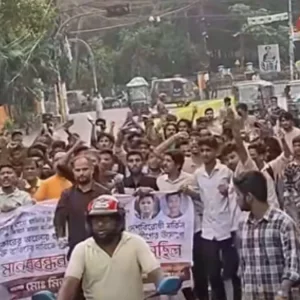 চট্টগ্রামে নিষিদ্ধ ছাত্রলীগের ৪০-৫০ জনের মিছিল 
