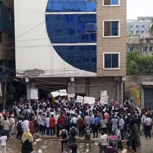 স্কুলে ‘দুর্ব্যবহারের কারণে’ ছাত্রীর আত্মহত্যার অভিযোগ, শিক্ষার্থীদের বিক্ষোভ