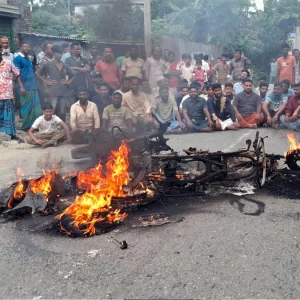 নারায়ণগঞ্জে মাটি কাটার দ্বন্দ্বে বিএনপি নেতা খুন, সড়ক অবরোধ