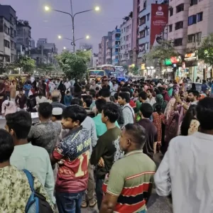 বিচারের দাবিতে কালশীতে সড়ক অবরোধ, যান চলাচল বন্ধ