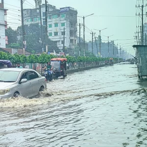 টানা বৃষ্টিতে ডুবেছে রংপুরের নিচু এলাকা, ভোগান্তিতে নগরবাসী