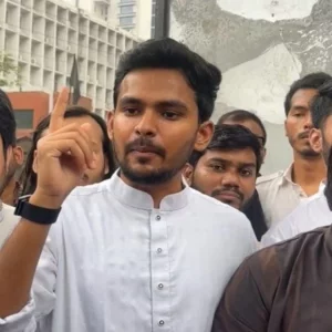 ‘তোমরা বন্দুক-কামান নিয়ে আসলে আমরা ইটপাটকেল হাতে নিবো না’