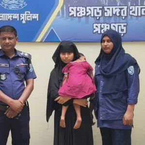 মোবাইলে প্রেম-বিয়ে, ভিসা ছাড়াই ভারতে স্বামীর কাছে যেতে শিশুসহ নারী আটক