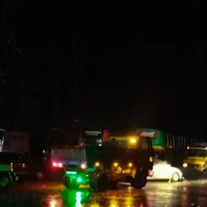 কালবৈশাখীর কারণে পাটুরিয়া-দৌলতদিয়া নৌ-রুটে ফেরি চলাচল বন্ধ
