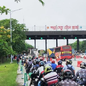 ঈদযাত্রায় ব্যস্ত পদ্মা সেতু, একদিনে প্রায় ৫ কোটি টাকার টোল আদায়