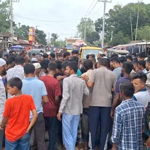 জানাজার নামাজে যাওয়ার পথে বাসচাপায় বৃদ্ধ নিহত, সড়ক অবরোধ