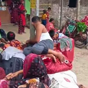 বাংলাদেশে সীমান্তে হঠাৎ শত শত মানুষ, শুভেন্দু বললেন ‘জলদি ভাগো’