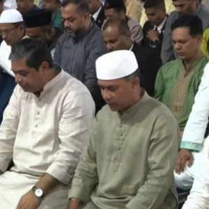 প্রধান জামাতে নামাজ আদায় করলেন রাষ্ট্রপতি ও প্রধানমন্ত্রী