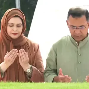 ঈদের নামাজ শেষে বাবা-মায়ের কবর জিয়ারত করলেন প্রধানমন্ত্রী তারেক রহমান