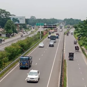 ঢাকা-ভাঙ্গা এক্সপ্রেসওয়েতে চলন্ত বাস থেকে ছিটকে পড়ে এক যাত্রীর মৃত্যু