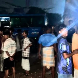 চট্টগ্রামে বাস-লেগুনার মুখোমুখি সংঘর্ষ, বহু হতাহতের শঙ্কা