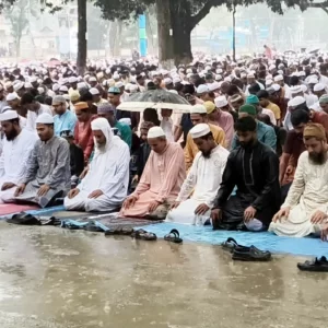 ঝুম বৃষ্টিতে শোলাকিয়ায় অনুষ্ঠিত হলো ১৯৯তম ঈদুল আজহার জামাত