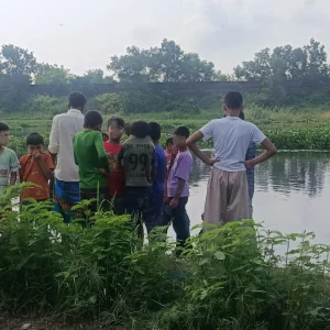 গলায় সালোয়ার বাঁধা অবস্থায় নদীতে ভেসে এলো তরুণীর মরদেহ 