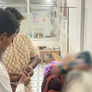 ঘরের ওপর গাছ পড়াকে কেন্দ্র করে দুই পক্ষের সংঘর্ষ, আহত ১০