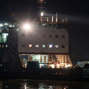 দৌলতদিয়া-পাটুরিয়ায় ফেরি চলাচল শুরু