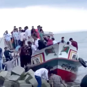 মেঘনার দুর্গম চরে আটকে পড়া তিন শতাধিক দর্শনার্থী উদ্ধার
