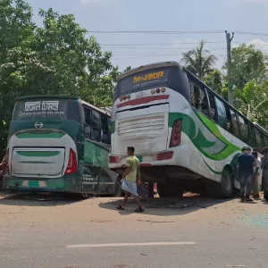 কুষ্টিয়ায় দুই বাসের মুখোমুখি সংঘর্ষে নিহত ১, আহত অর্ধশতাধিক