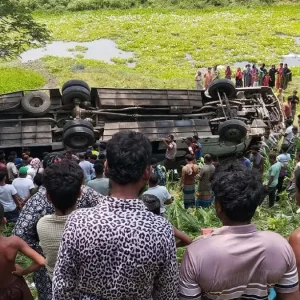 ভাঙ্গায় নিয়ন্ত্রণ হারিয়ে যাত্রীবাহী বাস খাদে, বহু হতাহতের শঙ্কা