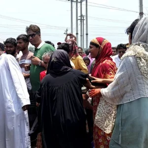 নেত্রকোনায় বাস চাপায় মা-মেয়েসহ প্রাণ হারালেন তিনজন