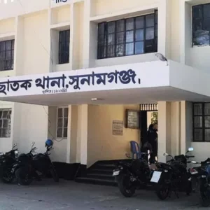 সড়ক নির্মাণে অনিয়মকে কেন্দ্র করে দুপক্ষের সংঘর্ষে আহত ১৫