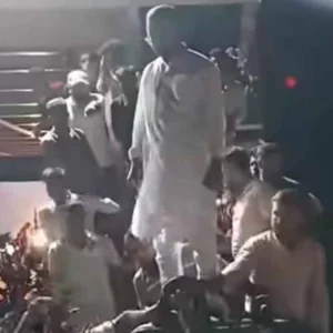 হান্নান মাসউদের জন্য ফেরি ছাড়তে দেরি, ভোগান্তিতে শতাধিক যাত্রী