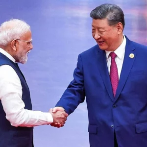 সম্পর্ক জোড়া লাগাতে বলিউডে ‘চীন-বিদ্বেষ দৃশ্য’ বন্ধের নির্দেশ