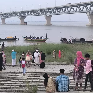 পদ্মা সেতু ঘিরে জাজিরায় পর্যটকের পদচারণা, বাড়ছে ব্যবসা-বাণিজ্য