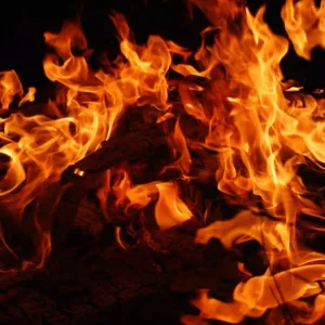 চট্টগ্রামে বস্তিতে ভয়াবহ আগুন