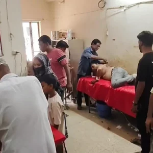 আম পাড়াকে কেন্দ্র করে দুই পক্ষের সংঘর্ষ, আহত ১২