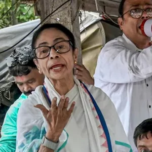 হত্যাকাণ্ড নিয়ে আমি মুখ খুললে বাংলাদেশ উত্তাল হয়ে যাবে: মমতা