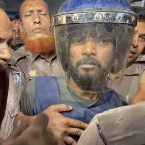 ‘আমি দোষ করেছি, ডলারও করেছে, তারে ধরেন’