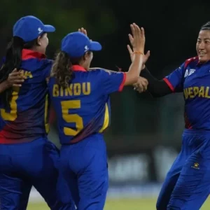 নারী ক্রিকেটে ‘টাইমড আউট’, প্রথম বলেই দুই উইকেটের ঘটনা