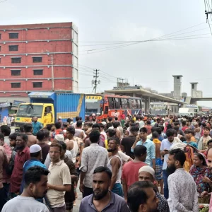 গাজীপুরে দুই বাসের মাঝে পিষ্ট অটোরিকশা, নিহত ২