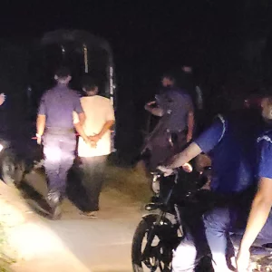 ৯৯৯-এ ফোন করে মাদকাসক্ত ছেলেকে পুলিশে দিলেন মা-বাবা
