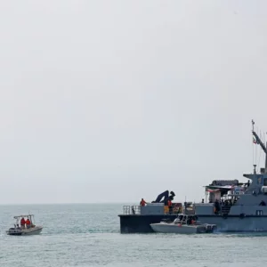 ওমান উপসাগরে মার্কিন যুদ্ধজাহাজে ইরানের হামলা