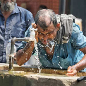 তীব্র তাপপ্রবাহে পুড়ছে দেশ, অতিষ্ঠ জনজীবন