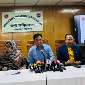 বিমানবন্দরে হাজিদের ১৫০ লাগেজ কেটে মালামাল চুরির বিষয়টি অসত্য: বিমান প্রতিমন্ত্রী