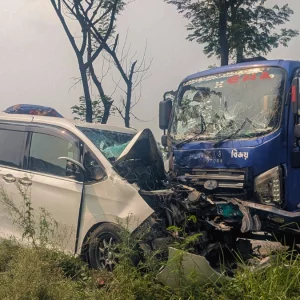 নাটোরে সড়ক দুর্ঘটনায় বাবার কোলে ২ সন্তানের মৃত্যু