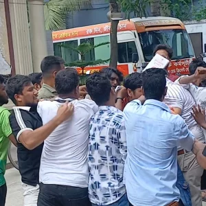 ‘কে বেশি ত্যাগী’— তর্কের জেরে বিএনপি নেতাকে পেটালো যুবদলের নেতাকর্মীরা