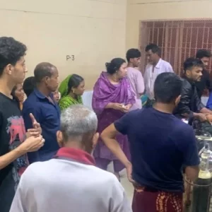 সাবেক স্বামীর ছোঁড়া এসিডে ঝলসে গেল নারীর মুখ