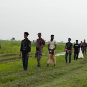 পুশইন ঠেকাতে সীমান্তে বিজিবির পাশে ঢাল হয়ে দাঁড়ালো গ্রামবাসী