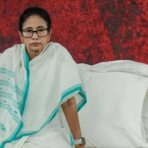 দলের বিদ্রোহের মধ্যেই মমতার রুদ্ধদ্বার বৈঠক