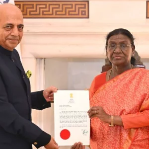 ঢাকায় আসার আনুষ্ঠানিক অনুমোদন পেলেন দীনেশ ত্রিবেদী