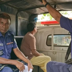 ছাত্রীকে ধর্ষণের অভিযোগে শিক্ষক গ্রেপ্তার
