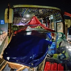 কুমিল্লায় বাসচাপায় নিহত ৩